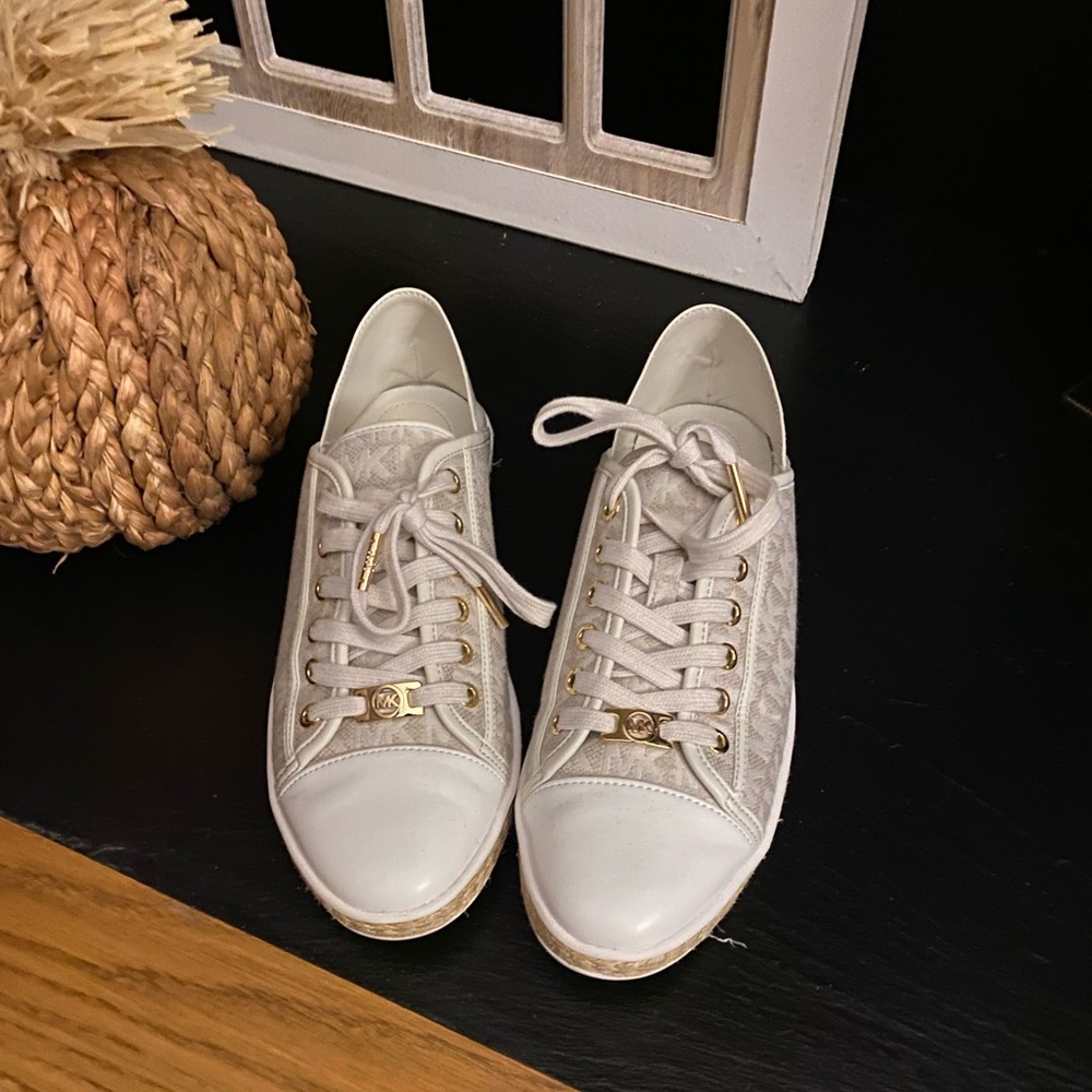 Michael Kors Lace up sneakers in Vanilla
